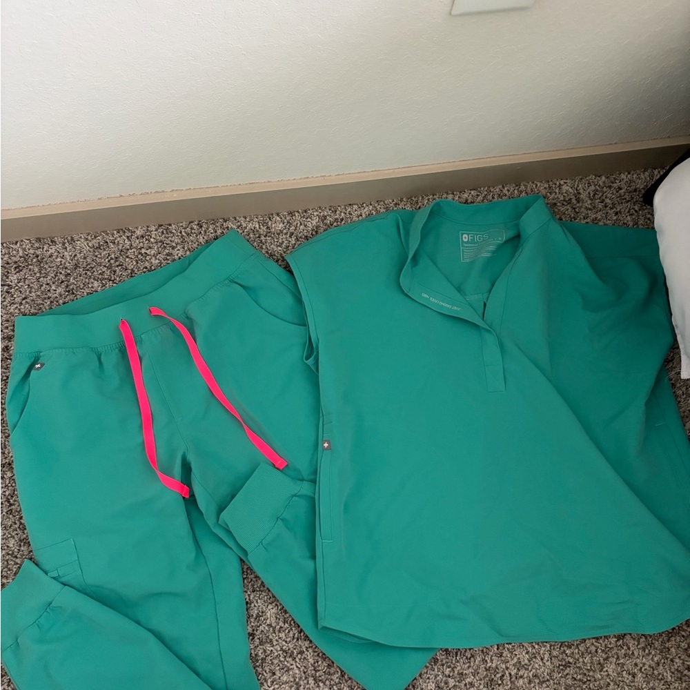 Figs Surgical Green Scrub Set